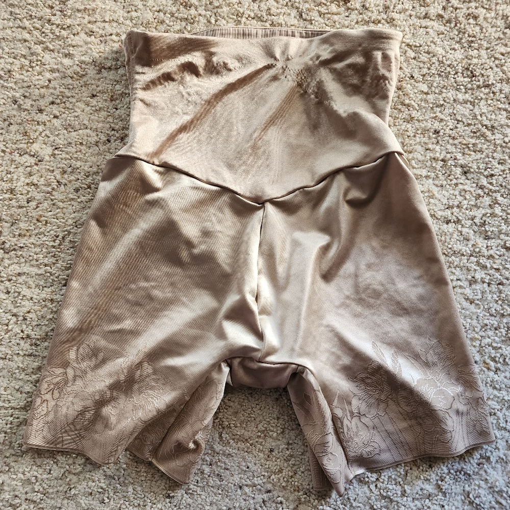 Flexes shapewear